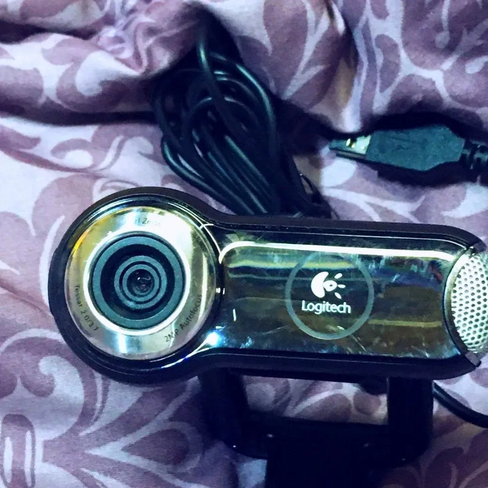 Logitech Pro 9000 PC Internet Camera Webcam with 2.0-Megapixel Video Resolution